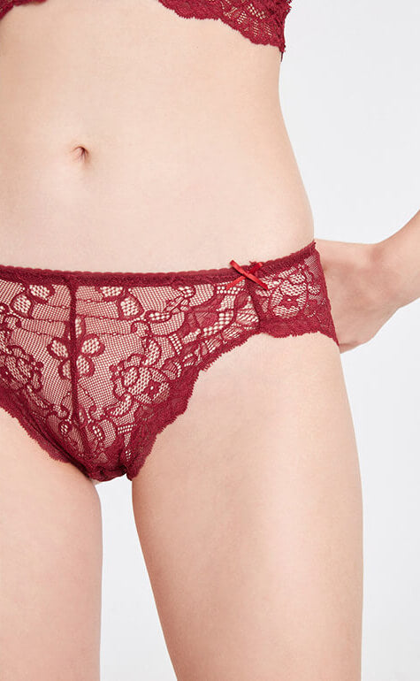 U ozining katta sikini silkitadi